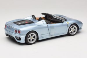 Ferrari 360 Spider Azul The Italian Job Hot Wheels 1:18 P9905 Metal - imagem 2 de 6