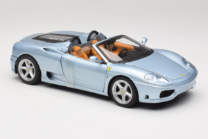 Ferrari 360 Spider Azul The Italian Job Hot Wheels 1:18 P9905 Metal - imagem 4 de 6