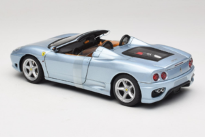 Ferrari 360 Spider Azul The Italian Job Hot Wheels 1:18 P9905 Metal - imagem 5 de 6