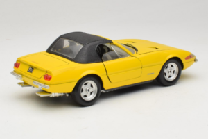 Ferrari 365 GTS/4 Daytona Cabriolet Amarelo Techno Giodi 1:18 740028 Metal - imagem 3 de 8