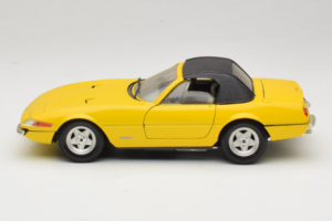 Ferrari 365 GTS/4 Daytona Cabriolet Amarelo Techno Giodi 1:18 740028 Metal - imagem 4 de 8