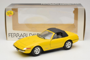 Ferrari 365 GTS/4 Daytona Cabriolet Amarelo Techno Giodi 1:18 740028 Metal - imagem 8 de 8
