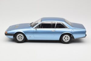 Ferrari 365 GT4 2+2 Azul KK-Scale 1:18 KKDC180162 Metal - imagem 3 de 6