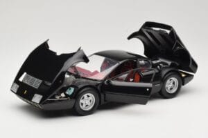 Ferrari 365 GT4/BB Preto Kyosho 1:18 08173K Metal - imagem 2 de 8