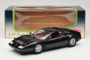 Ferrari 365 GT4/BB Preto Kyosho 1:18 08173K Metal - imagem 8 de 8