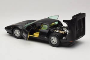 Ferrari 365 GT4 BB Preto Chrono 1:18 CH002 Metal - imagem 5 de 8