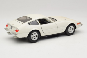 Ferrari 365 GTB/4 Daytona Berlina Branco Techno Giodi 1:18 74007 Metal - imagem 3 de 8
