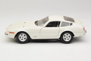 Ferrari 365 GTB/4 Daytona Berlina Branco Techno Giodi 1:18 74007 Metal - imagem 4 de 8