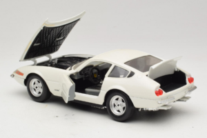 Ferrari 365 GTB/4 Daytona Berlina Branco Techno Giodi 1:18 74007 Metal - imagem 5 de 8