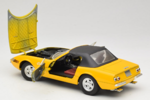 Ferrari 365 GTS Amarelo Com Teto Preto Solido 1:18 8018 Metal - imagem 5 de 8