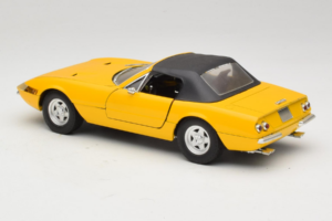Ferrari 365 GTS Amarelo Com Teto Preto Solido 1:18 8018 Metal - imagem 7 de 8