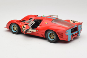 Ferrari 412P #23 W. Mairesse / J. Beurlys Le Mans 1967 Vermelho Revell 1:18 48826 Metal - imagem 5 de 8
