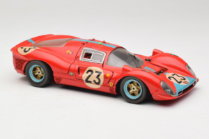 Ferrari 412P #23 W. Mairesse / J. Beurlys Le Mans 1967 Vermelho Revell 1:18 48826 Metal - imagem 6 de 8