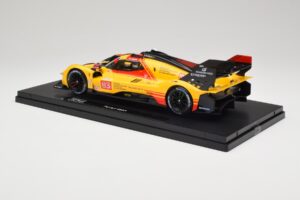 Ferrari 499P Hypercar AF Corse #83 R. Kubica / Y. Ye / R. Shwartzman 24 Hours of Le Mans 2024 Bburago 1:18 18-16313-83-VET Me - imagem 7 de 9