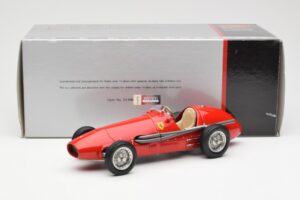 Ferrari 500 F2 #1 A. Ascari F1 Double World Champion 1952-1953 CMC 1:18 M-056 Metal - imagem 6 de 6
