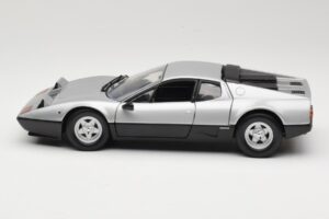 Ferrari 512BB Prata Kyosho 1:18 08171S Metal - imagem 4 de 8