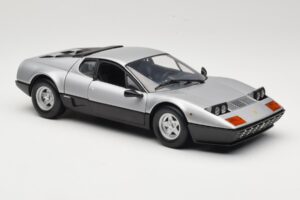 Ferrari 512BB Prata Kyosho 1:18 08171S Metal - imagem 6 de 8