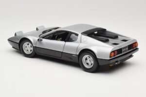Ferrari 512BB Prata Kyosho 1:18 08171S Metal - imagem 7 de 8