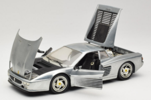 Ferrari 512M Chrome Silver Hot Wheels 1:18 25739 Metal - imagem 2 de 8