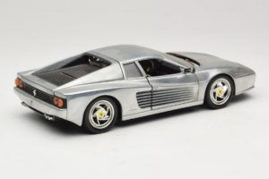Ferrari 512M Chrome Silver Hot Wheels 1:18 25739 Metal - imagem 3 de 8