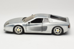 Ferrari 512M Chrome Silver Hot Wheels 1:18 25739 Metal - imagem 4 de 8