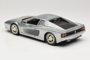 Ferrari 512M Chrome Silver Hot Wheels 1:18 25739 Metal - imagem 7 de 8