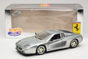 Ferrari 512M Chrome Silver Hot Wheels 1:18 25739 Metal - imagem 8 de 8