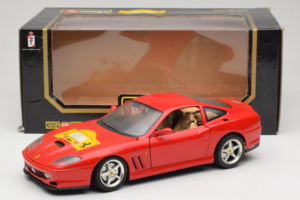 Ferrari 550 Maranello 22 Jahre Ferrari Model Club Vermelho Bburago 1:18 3064-P2 Metal - imagem 8 de 8