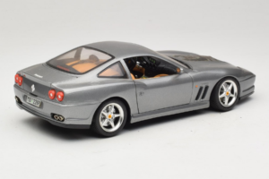 Ferrari 550 Maranello 25 Jahre Ferrari Model Club Prata 2a Versão Bburago 1:18 3064-S1 Metal - imagem 3 de 8