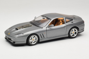 Ferrari 550 Maranello 25 Jahre Ferrari Model Club Prata 2a Versão Bburago 1:18 3064-S1 Metal