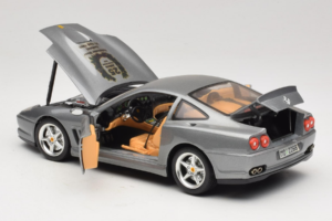 Ferrari 550 Maranello 25 Jahre Ferrari Model Club Prata 2a Versão Bburago 1:18 3064-S1 Metal - imagem 5 de 8