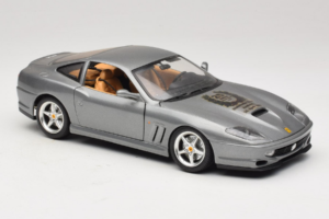 Ferrari 550 Maranello 25 Jahre Ferrari Model Club Prata 2a Versão Bburago 1:18 3064-S1 Metal - imagem 6 de 8