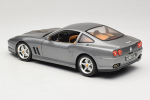 Ferrari 550 Maranello 25 Jahre Ferrari Model Club Prata 2a Versão Bburago 1:18 3064-S1 Metal - imagem 7 de 8