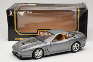 Ferrari 550 Maranello 25 Jahre Ferrari Model Club Prata 2a Versão Bburago 1:18 3064-S1 Metal - imagem 8 de 8