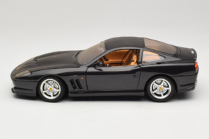 Ferrari 550 Maranello Preto Metalizado Bburago 1:18 3344-B1 Metal - imagem 4 de 8