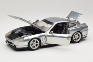 Ferrari 550 Maranello Chrome Silver Hot Wheels 1:18 25740 Metal - imagem 2 de 8