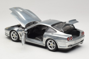 Ferrari 550 Maranello Chrome Silver Hot Wheels 1:18 25740 Metal - imagem 5 de 8