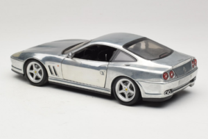 Ferrari 550 Maranello Chrome Silver Hot Wheels 1:18 25740 Metal - imagem 7 de 8