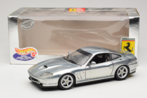 Ferrari 550 Maranello Chrome Silver Hot Wheels 1:18 25740 Metal - imagem 8 de 8
