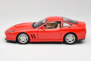 Ferrari 550 Maranello Vermelho Bburago 1:18 3064 Metal - imagem 4 de 8