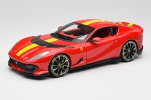 Ferrari 812 Competizione Rosso Corsa Com Riscas Amarelas Bburago 1:18 18-16915 Metal
