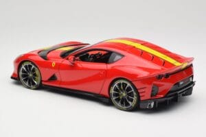 Ferrari 812 Competizione Rosso Corsa Com Riscas Amarelas Bburago 1:18 18-16915 Metal - imagem 7 de 8