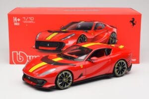 Ferrari 812 Competizione Rosso Corsa Com Riscas Amarelas Bburago 1:18 18-16915 Metal - imagem 8 de 8