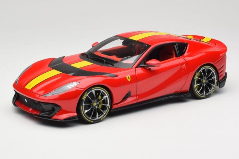 Ferrari 812 Competizione Rosso Corsa Com Riscas Amarelas Bburago 1:18 18-16915 Metal