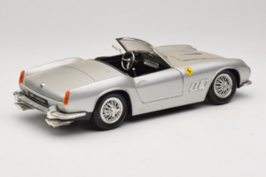 Ferrari California Cabriolet Prata Tonka 1:18 01109-S1 Metal - imagem 3 de 8
