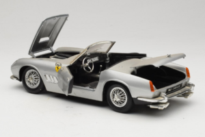 Ferrari California Cabriolet Prata Tonka 1:18 01109-S1 Metal - imagem 5 de 8