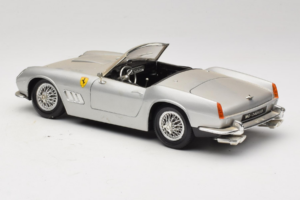 Ferrari California Cabriolet Prata Tonka 1:18 01109-S1 Metal - imagem 7 de 8