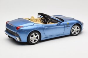Ferrari California Azul Claro Hot Wheels 1:18 N2043 Metal - imagem 3 de 8