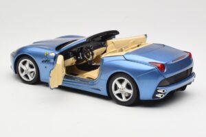 Ferrari California Azul Claro Hot Wheels 1:18 N2043 Metal - imagem 5 de 8