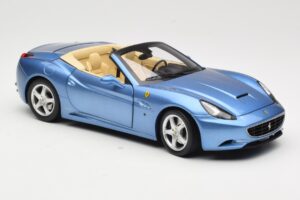 Ferrari California Azul Claro Hot Wheels 1:18 N2043 Metal - imagem 6 de 8